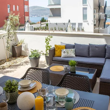 Διαμέρισμα Luxury Casia With Heated Pool And Pleasent Terrace Τρογκίρ