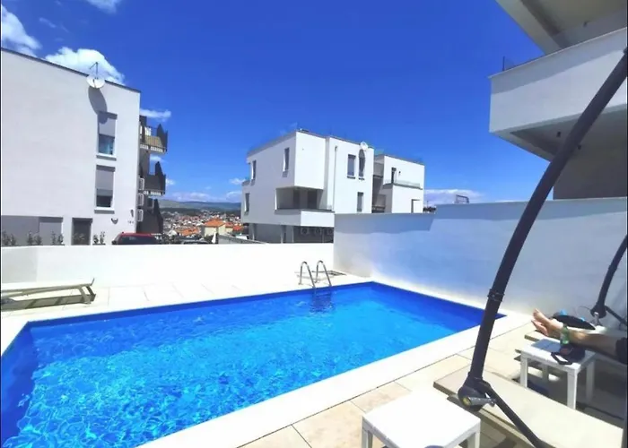 Luxury Casia With Heated Pool And Pleasent Terrace Διαμέρισμα